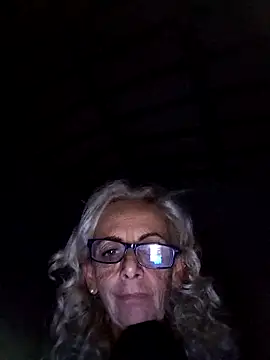 Snapshot of clarabell4 chatting on September 18, 8:12 pm clarabell4 online show from September 18, 8:12 pm