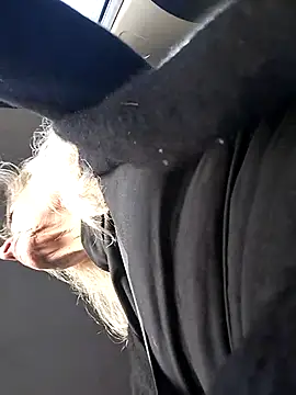 Snapshot of clarabell4 chatting on December 5, 8:02 am clarabell4 online show from December 5, 8:02 am