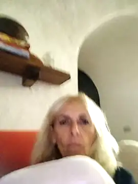 Snapshot of clarabell4 chatting on December 5, 8:06 pm clarabell4 online show from December 5, 8:06 pm