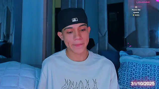 Snapshot of Sebax_Young chatting on October 31, 9:00 pm Sebax Young online show from October 31, 9:00 pm