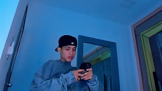 Snapshot of Sebax_Young chatting on November 6, 3:54 am Sebax Young online show from November 6, 3:54 am