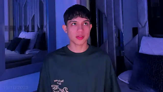 Snapshot of Sebax_Young chatting on October 19, 8:00 pm Sebax Young online show from October 19, 8:00 pm