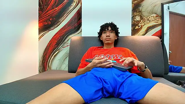 simondwayne online show from April 2, 7:31 pm