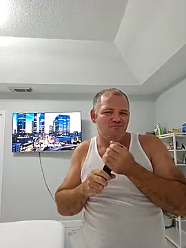 cubanitofeliz40 online show from April 8, 7:37 pm