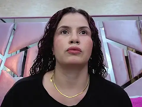 Snapshot of ThaliaCross chatting on February 23, 8:09 pm ThaliaCross online show from February 23, 8:09 pm