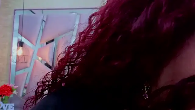 Snapshot of ThaliaCross chatting on June 18, 7:41 pm ThaliaCross online show from June 18, 7:41 pm