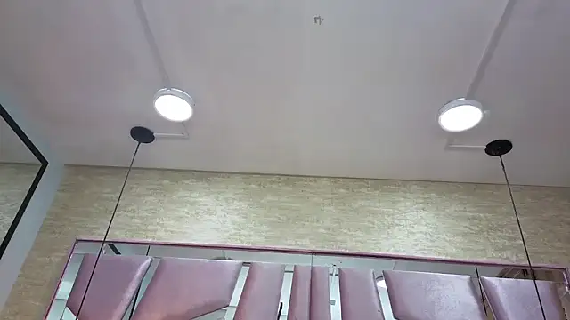 ThaliaCross online show from March 29, 12:29 pm