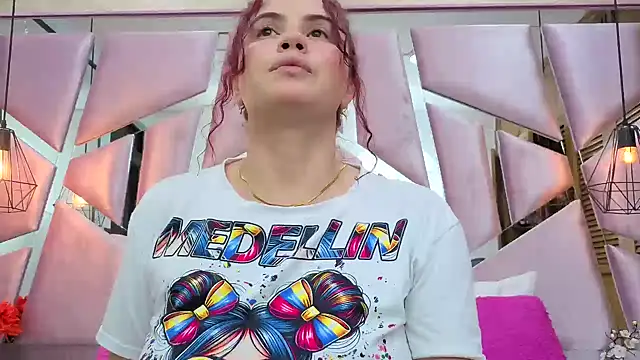 Snapshot of ThaliaCross chatting on February 24, 8:10 pm ThaliaCross online show from February 24, 8:10 pm