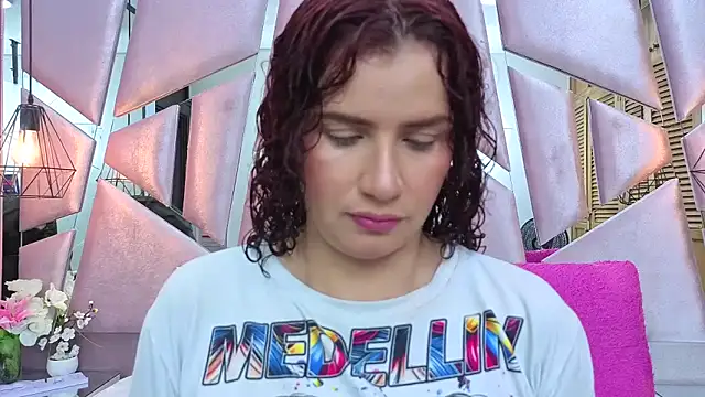 Snapshot of ThaliaCross chatting on January 17, 7:50 pm ThaliaCross online show from January 17, 7:50 pm