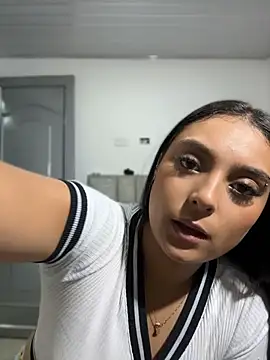 nicolexxaleja online show from April 8, 11:39 pm