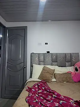 nicolexxaleja online show from April 7, 10:00 pm