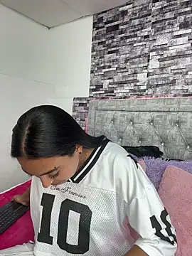 nicolexxaleja online show from December 21, 6:31 pm