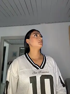 nicolexxaleja online show from April 13, 9:19 pm