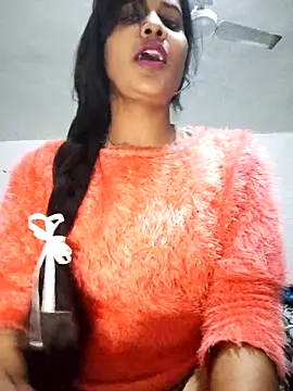 Snapshot of cute_radhikaa chatting on January 16, 10:30 am cute radhikaa online show from January 16, 10:30 am