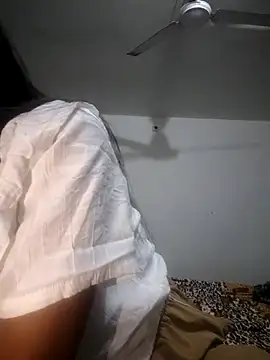 Snapshot of cute_radhikaa chatting on December 21, 5:03 pm cute radhikaa online show from December 21, 5:03 pm