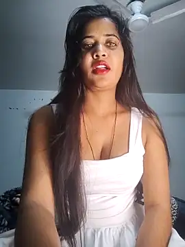 Snapshot of cute_radhikaa chatting on February 8, 3:37 am cute radhikaa online show from February 8, 3:37 am