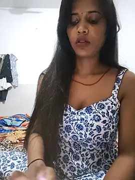 Snapshot of cute_radhikaa chatting on November 1, 8:19 am cute radhikaa online show from November 1, 8:19 am