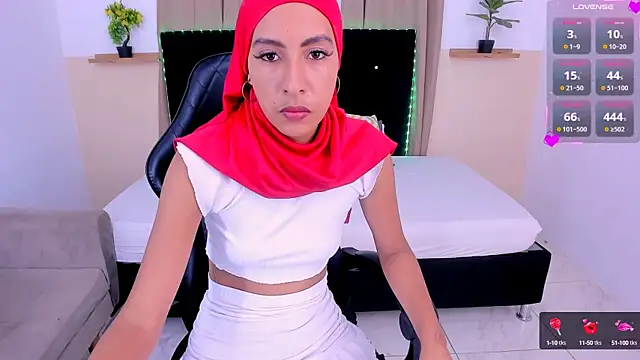 Sarah Brooke online show from October 4, 7:59 pm