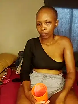 SeffieLucy online show from March 26, 5:39 am