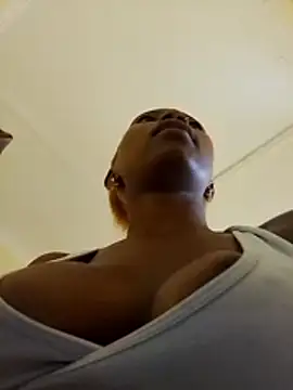 SeffieLucy online show from February 17, 6:33 am