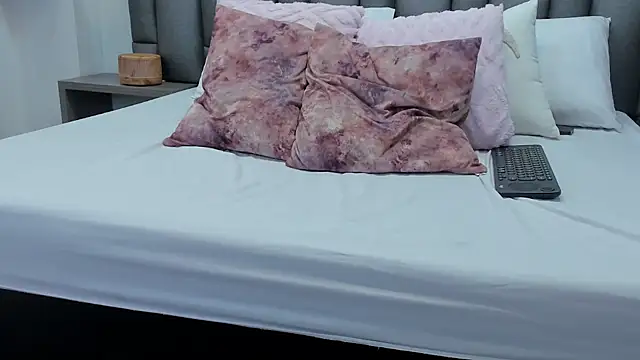 ZoeKrug online show from February 26, 12:16 pm