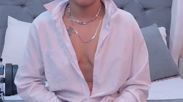 ZoeKrug online show from October 23, 7:29 am