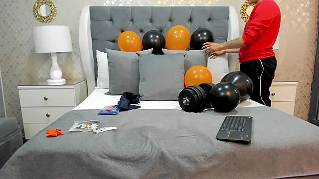 Snapshot of ZoeKrug chatting on October 14, 7:25 pm ZoeKrug online show from October 14, 7:25 pm