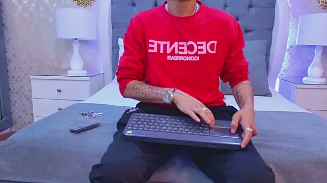 ZoeKrug online show from December 1, 11:44 am