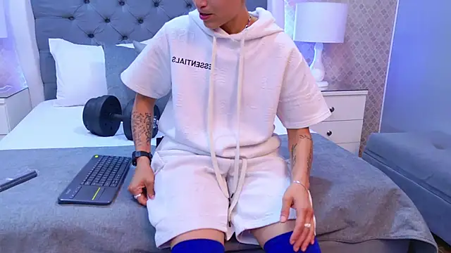 ZoeKrug online show from November 28, 7:58 pm