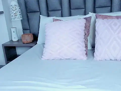 ZoeKrug online show from February 14, 5:46 pm