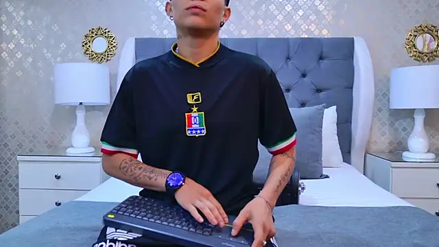 ZoeKrug online show from October 28, 11:53 am