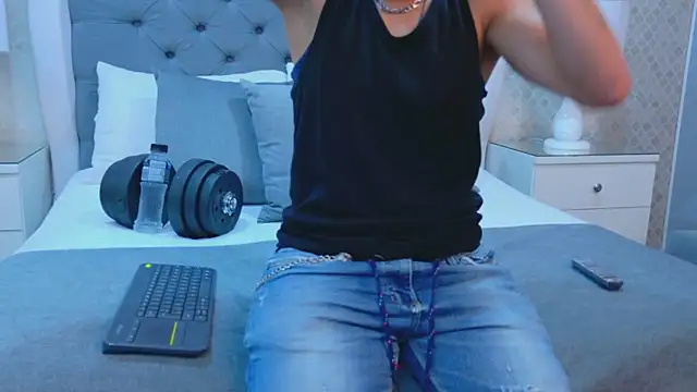 ZoeKrug online show from November 3, 11:58 am