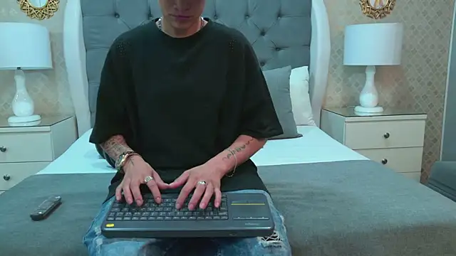 ZoeKrug online show from November 9, 12:20 pm