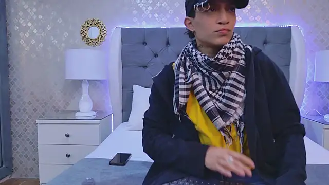 ZoeKrug online show from November 15, 11:58 am