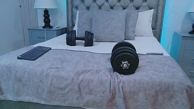 ZoeKrug online show from January 9, 7:32 pm