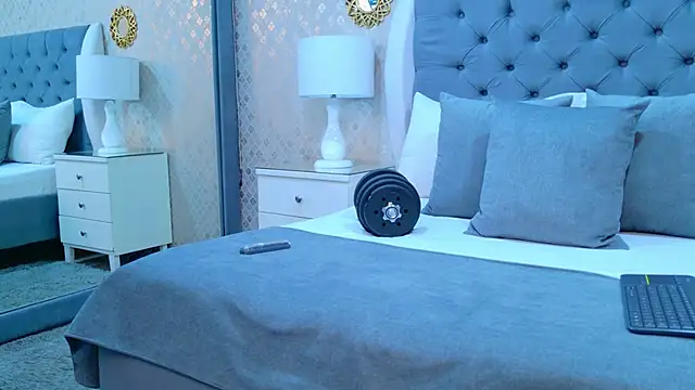 ZoeKrug online show from November 5, 11:35 am