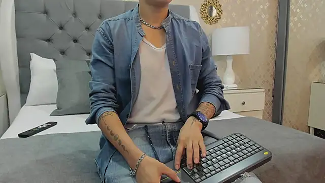 Snapshot of ZoeKrug chatting on September 12, 12:16 pm ZoeKrug online show from September 12, 12:16 pm