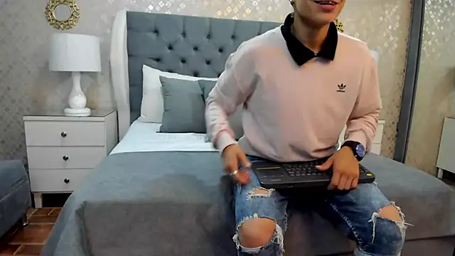 Snapshot of ZoeKrug chatting on September 20, 11:59 am ZoeKrug online show from September 20, 11:59 am