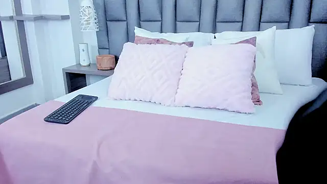 ZoeKrug online show from February 16, 12:26 pm