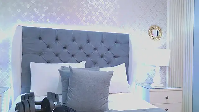 ZoeKrug online show from January 18, 3:26 pm