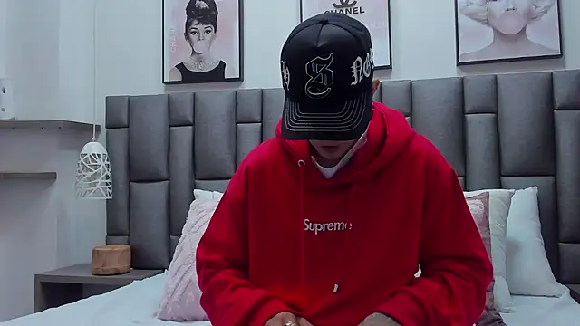 ZoeKrug online show from February 27, 12:16 pm