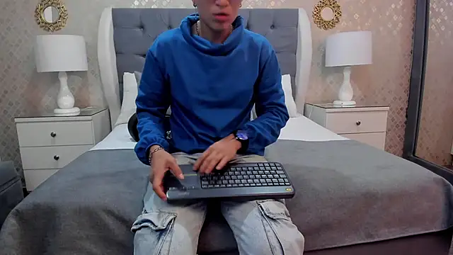 Snapshot of ZoeKrug chatting on September 13, 11:54 am ZoeKrug online show from September 13, 11:54 am