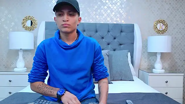 ZoeKrug online show from October 24, 11:42 am