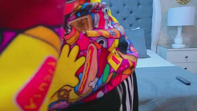 ZoeKrug online show from November 4, 12:31 pm