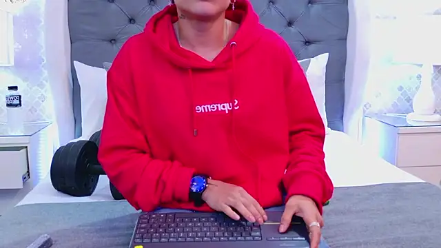 ZoeKrug online show from January 16, 1:04 pm