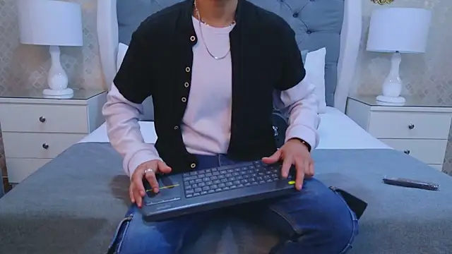 ZoeKrug online show from October 25, 11:53 am