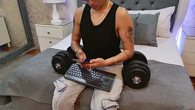 ZoeKrug online show from December 20, 7:17 pm