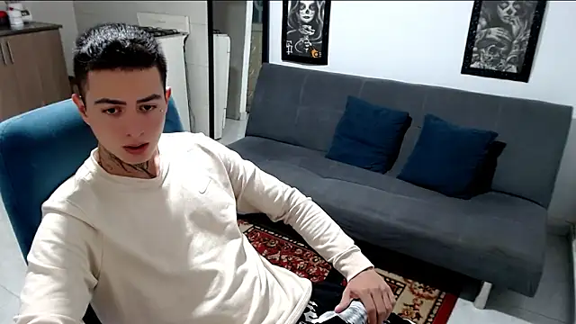 Snapshot of santii_ss chatting on November 22, 12:21 am santii ss online show from November 22, 12:21 am