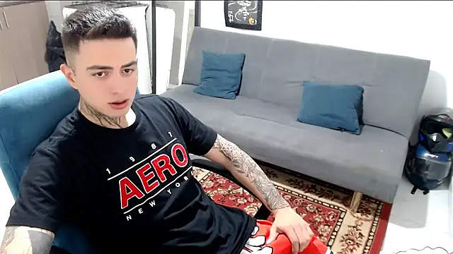 Snapshot of santii_ss chatting on December 2, 2:41 pm santii ss online show from December 2, 2:41 pm