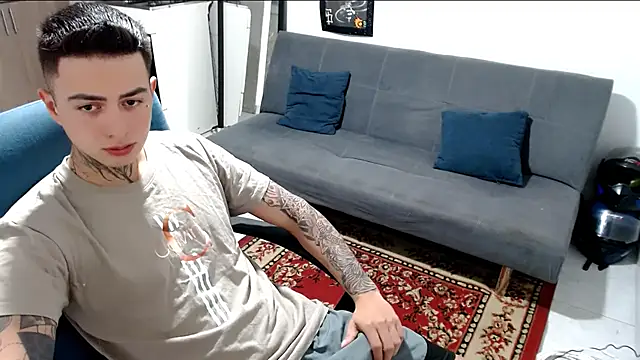 Snapshot of santii_ss chatting on December 2, 12:22 am santii ss online show from December 2, 12:22 am